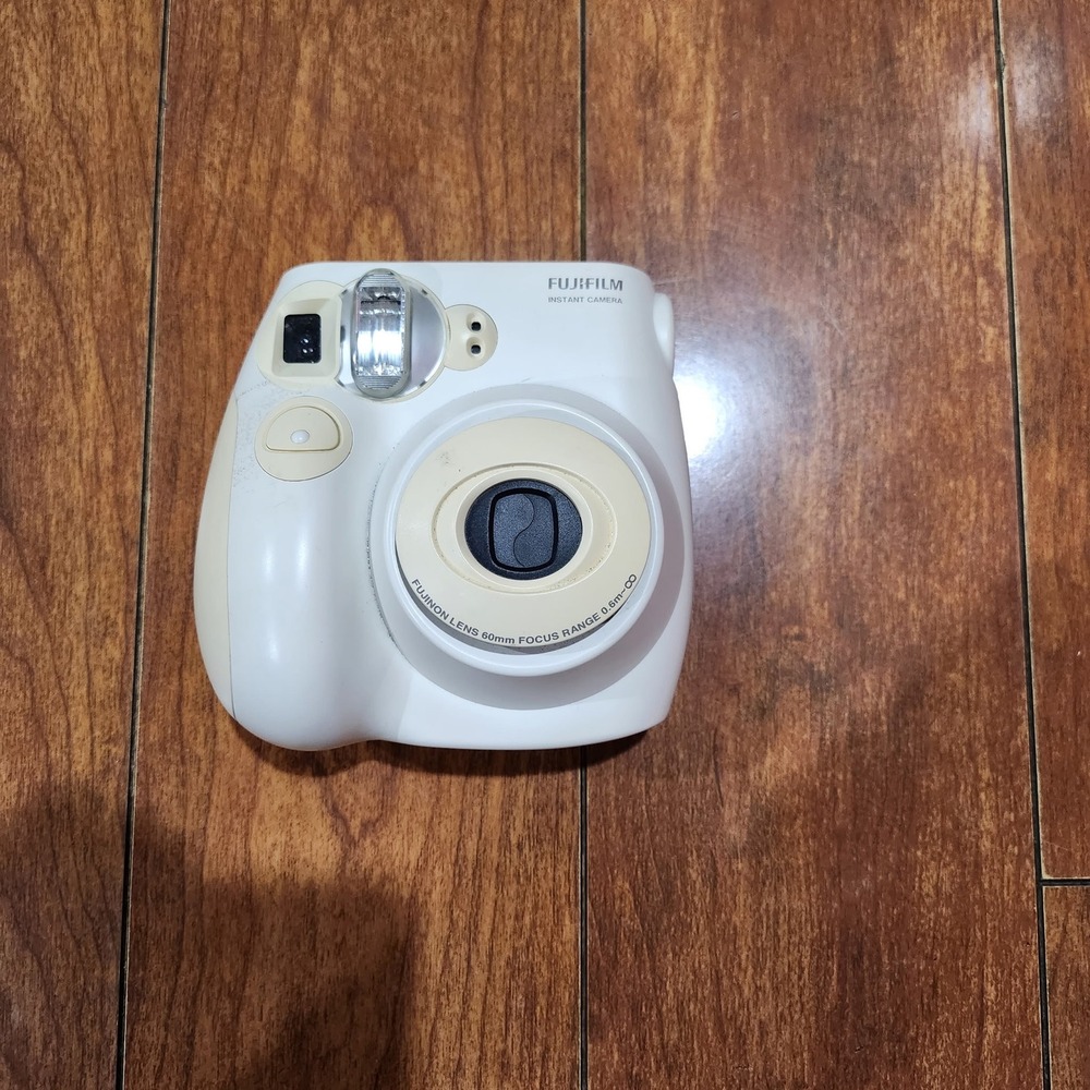 Fujifilm Instax Mini 7S Instant Film Camera White Fujinon 60mm Lens Analog Flash